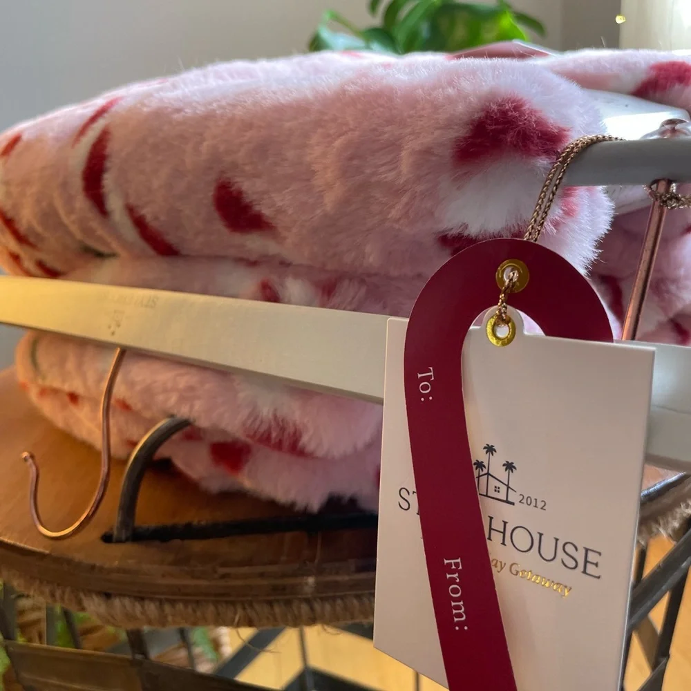 Fluffy Pink and Red Candy Cane Luxurious Super Soft 🎄Throw Blanket